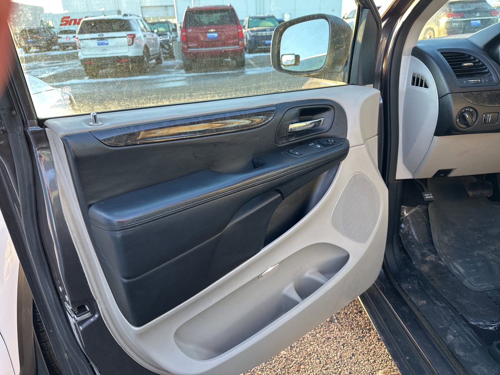 Used 2015 Dodge Grand Caravan American Value Package w/ UConnect Hands-Free Group image 7