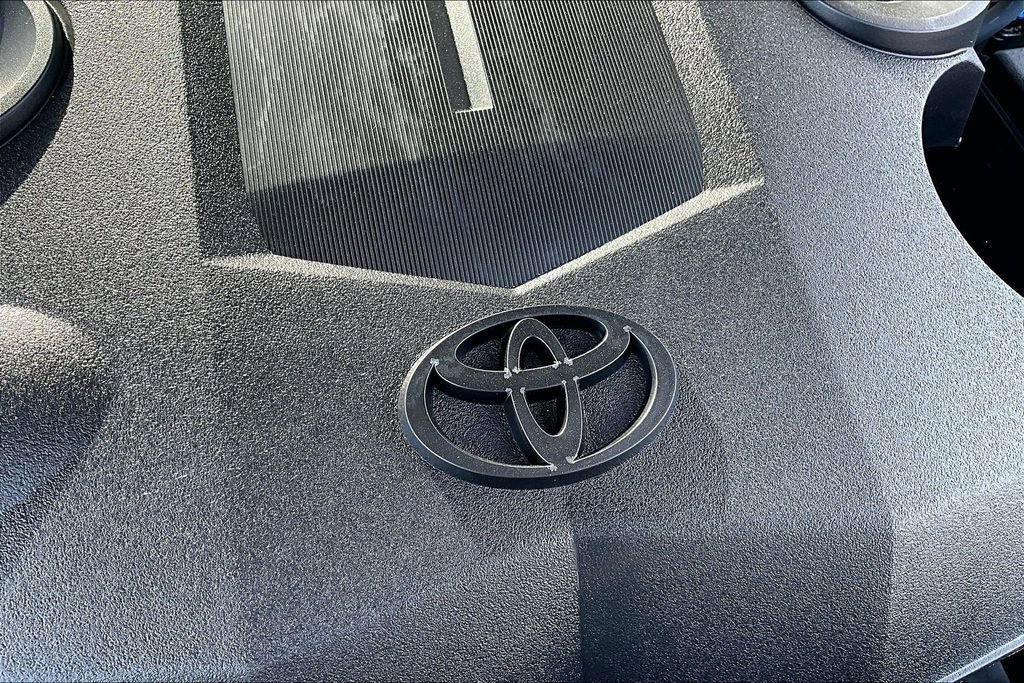 Used 2020 Toyota 4Runner Venture w/ Moonroof Package AWD/4WD image 30
