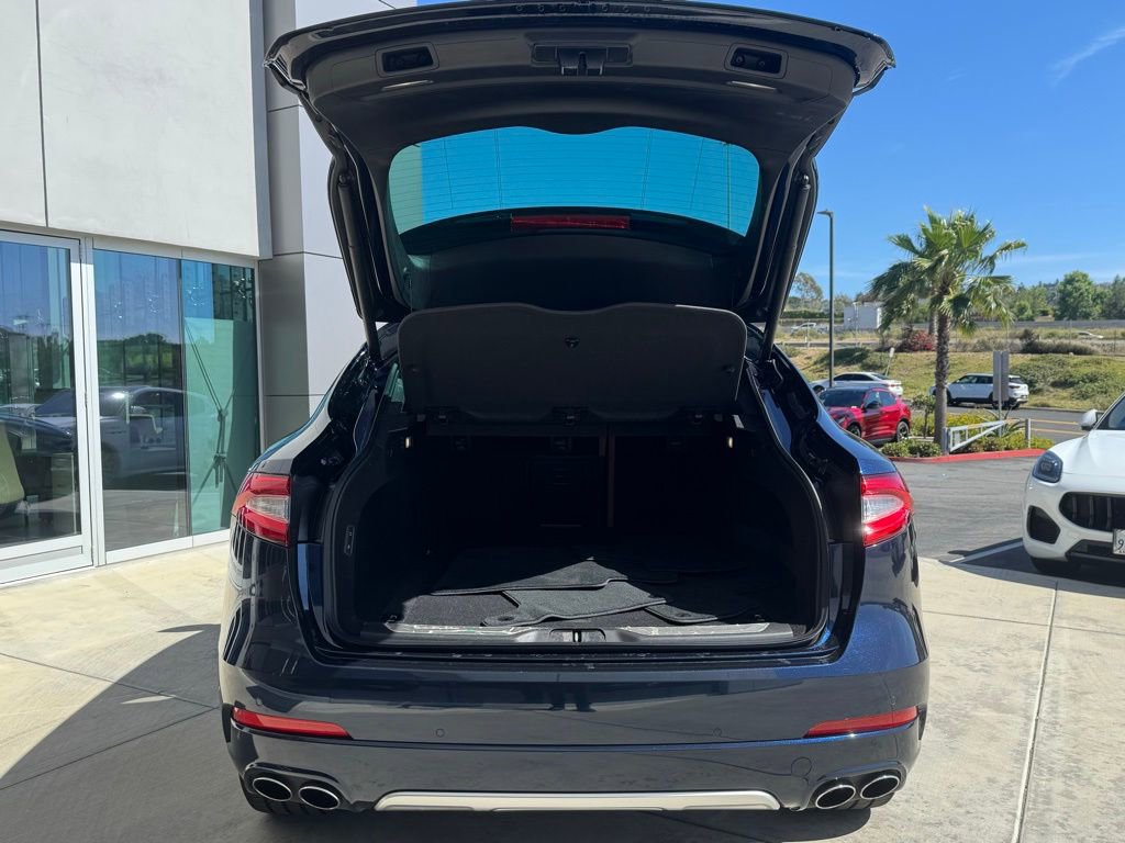 Used 2020 Maserati Levante S GranLusso image 11