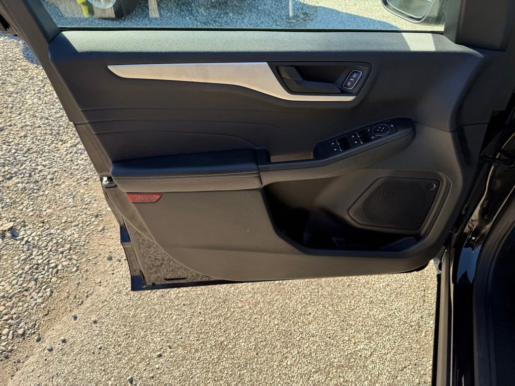 Used 2022 Ford Escape SE w/ Cold Weather Package image 22