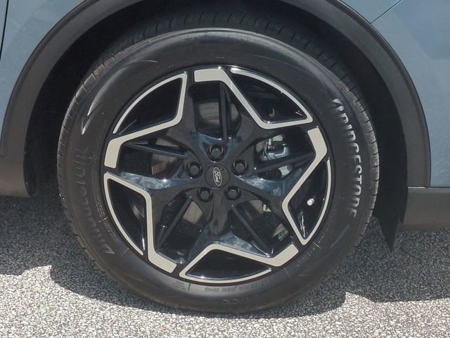 Certified 2025 Ford Escape Platinum w/ Premium Technology Package FWD image 11