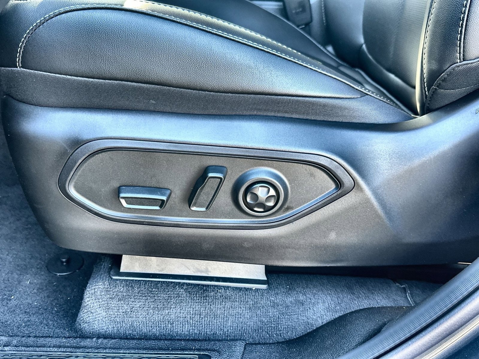 New 2025 Jeep Grand Cherokee Limited w/ Luxury Tech Group II image 14