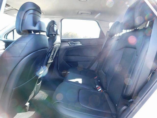 Used 2025 Kia Sportage EX image 18