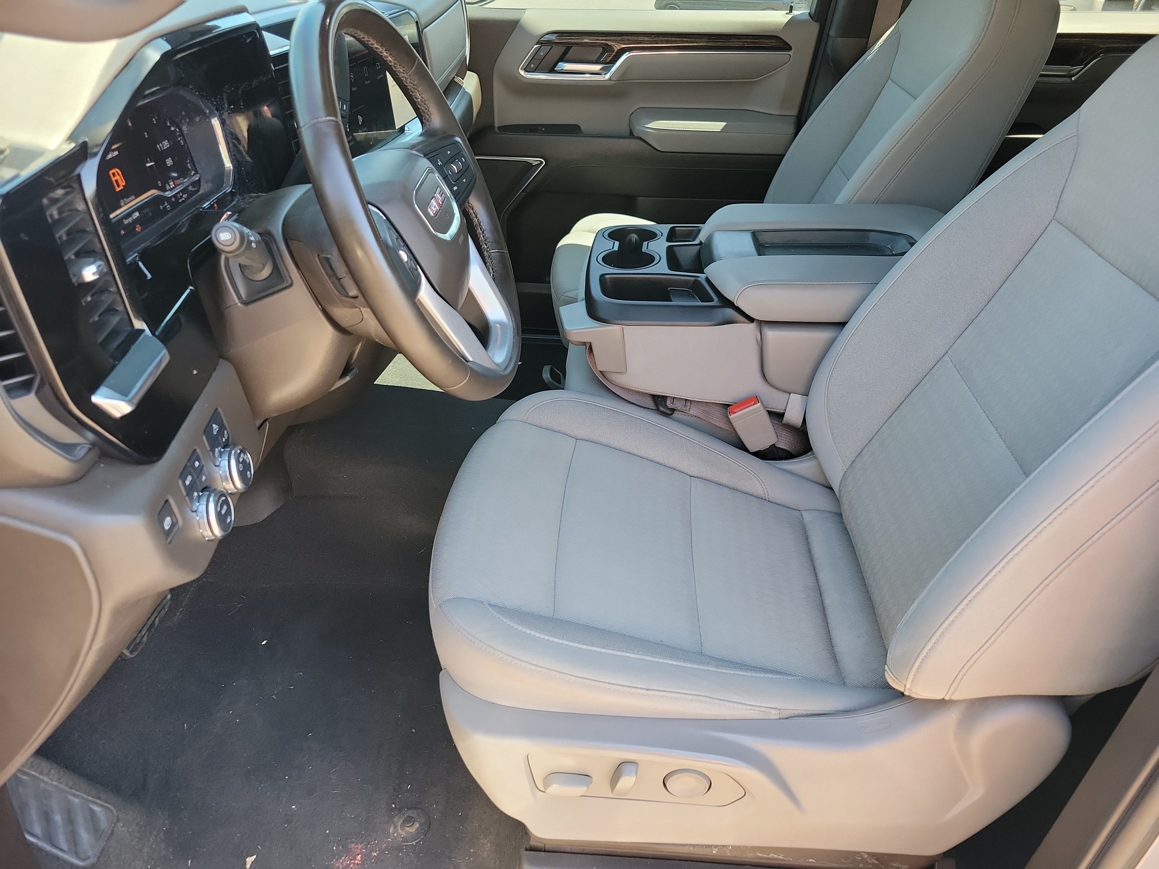Used 2024 GMC Sierra 1500 SLE w/ Preferred Package AWD/4WD image 4