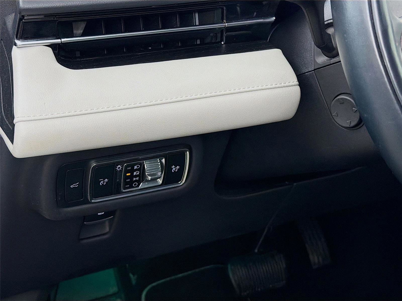 Used 2024 Lincoln Nautilus Reserve image 10