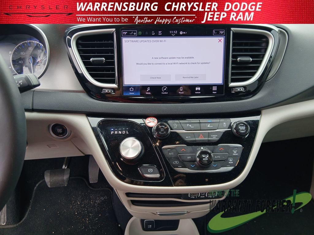 Used 2024 Chrysler Pacifica Touring-L image 21