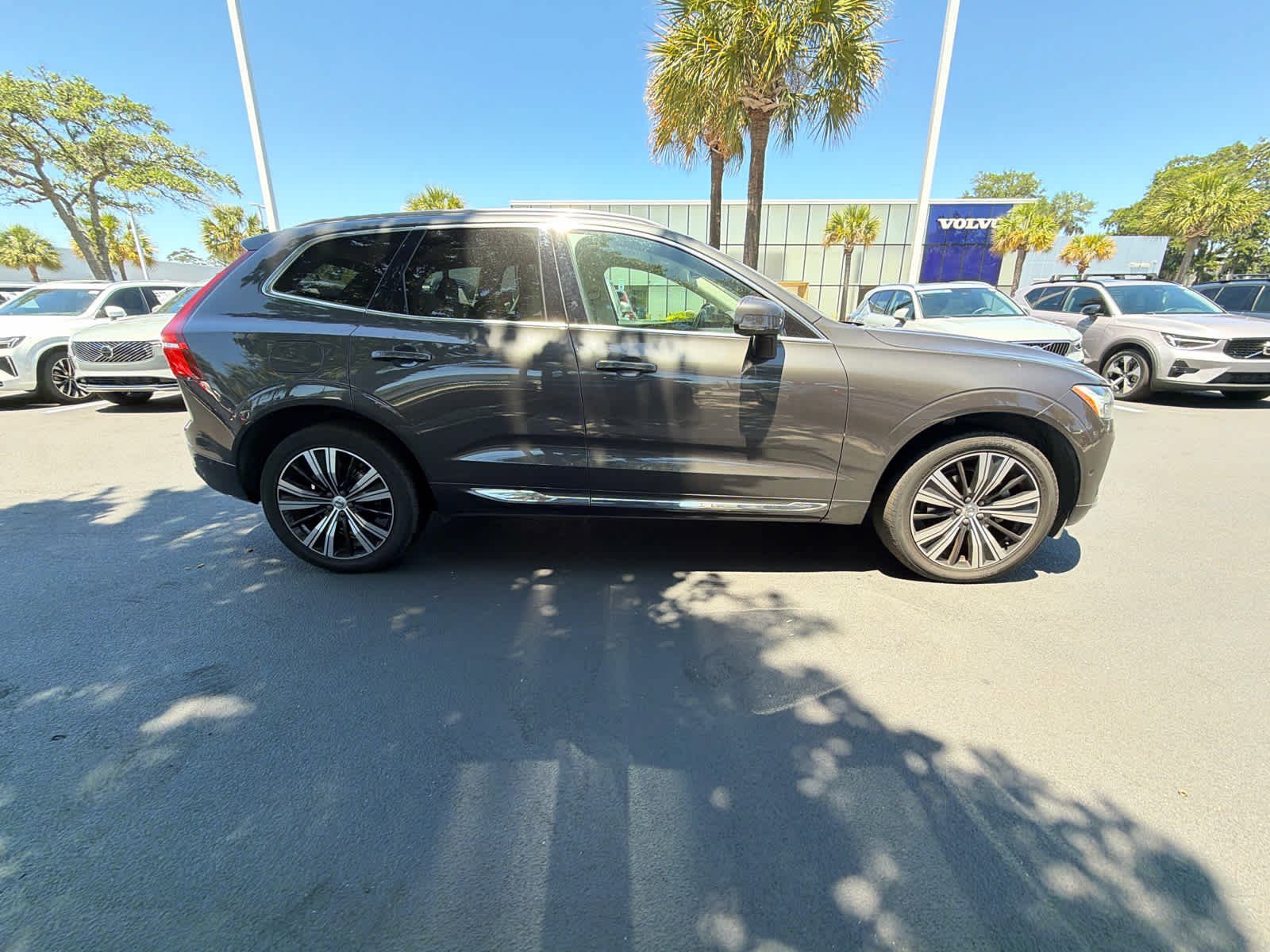 Used 2023 Volvo XC60 B5 Plus w/ Protection Package Premier FWD image 18