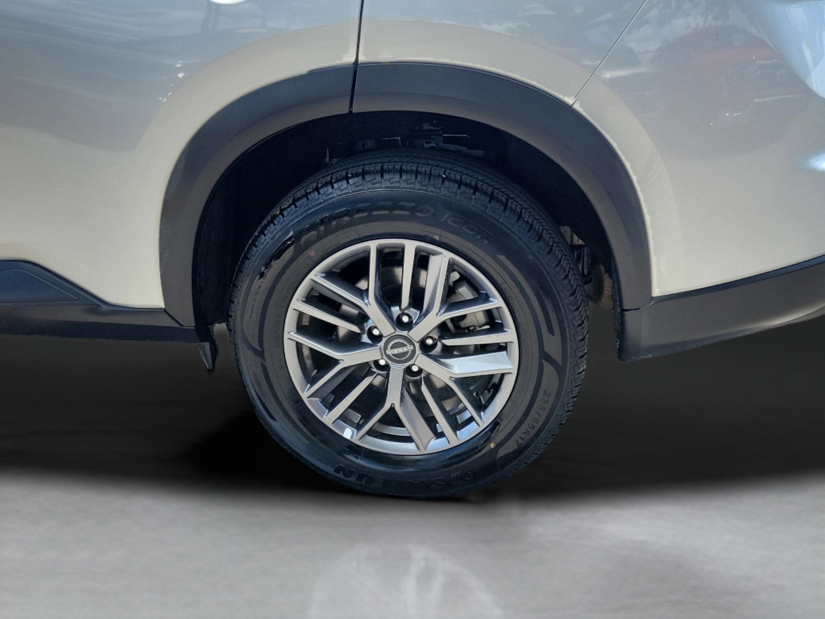 Used 2024 Nissan Rogue S AWD/4WD image 31
