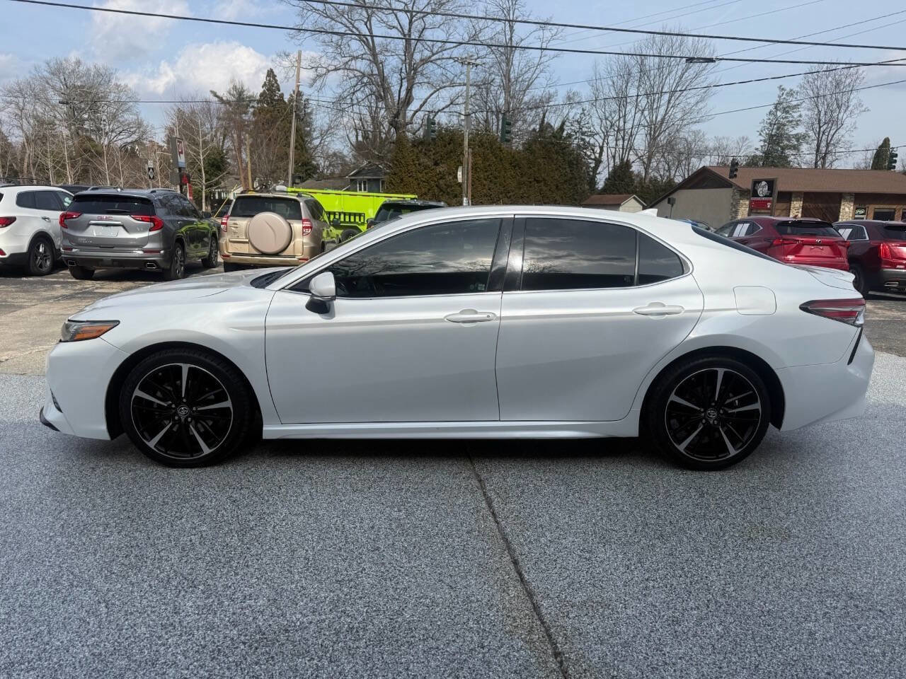Used 2019 Toyota Camry XSE image 3
