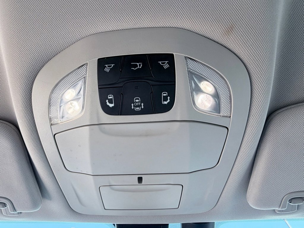 Used 2020 Chrysler Pacifica Touring-L FWD image 15