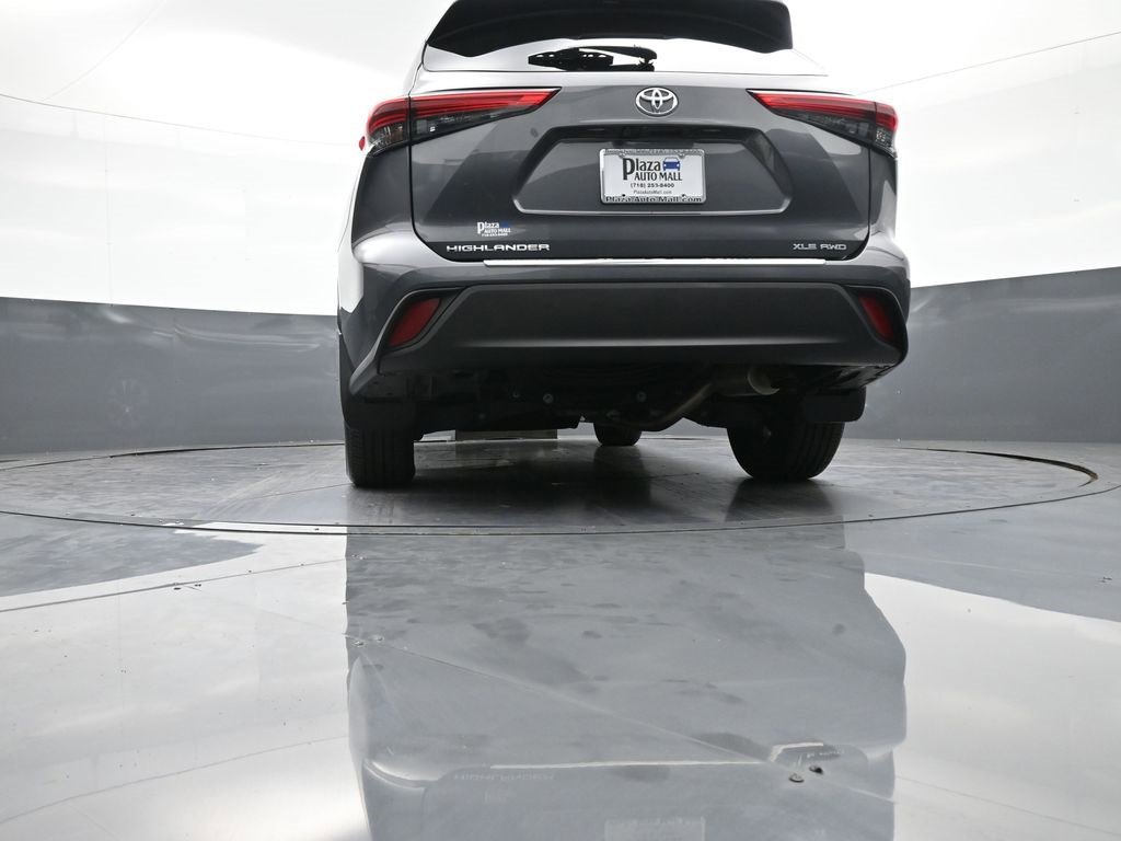 Certified 2023 Toyota Highlander XLE image 33