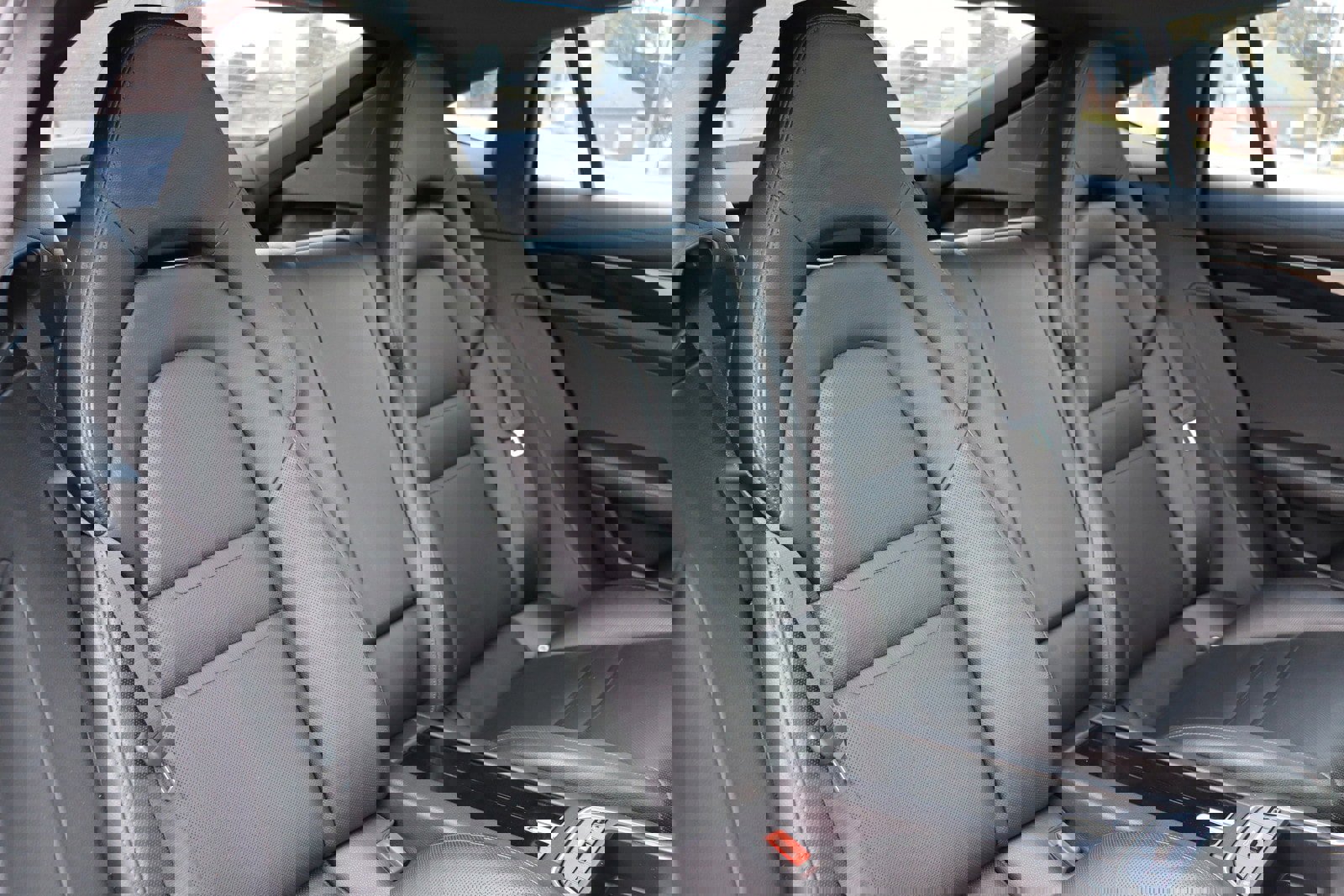 Used 2018 Porsche Panamera 4 w/ Premium Package Plus image 17