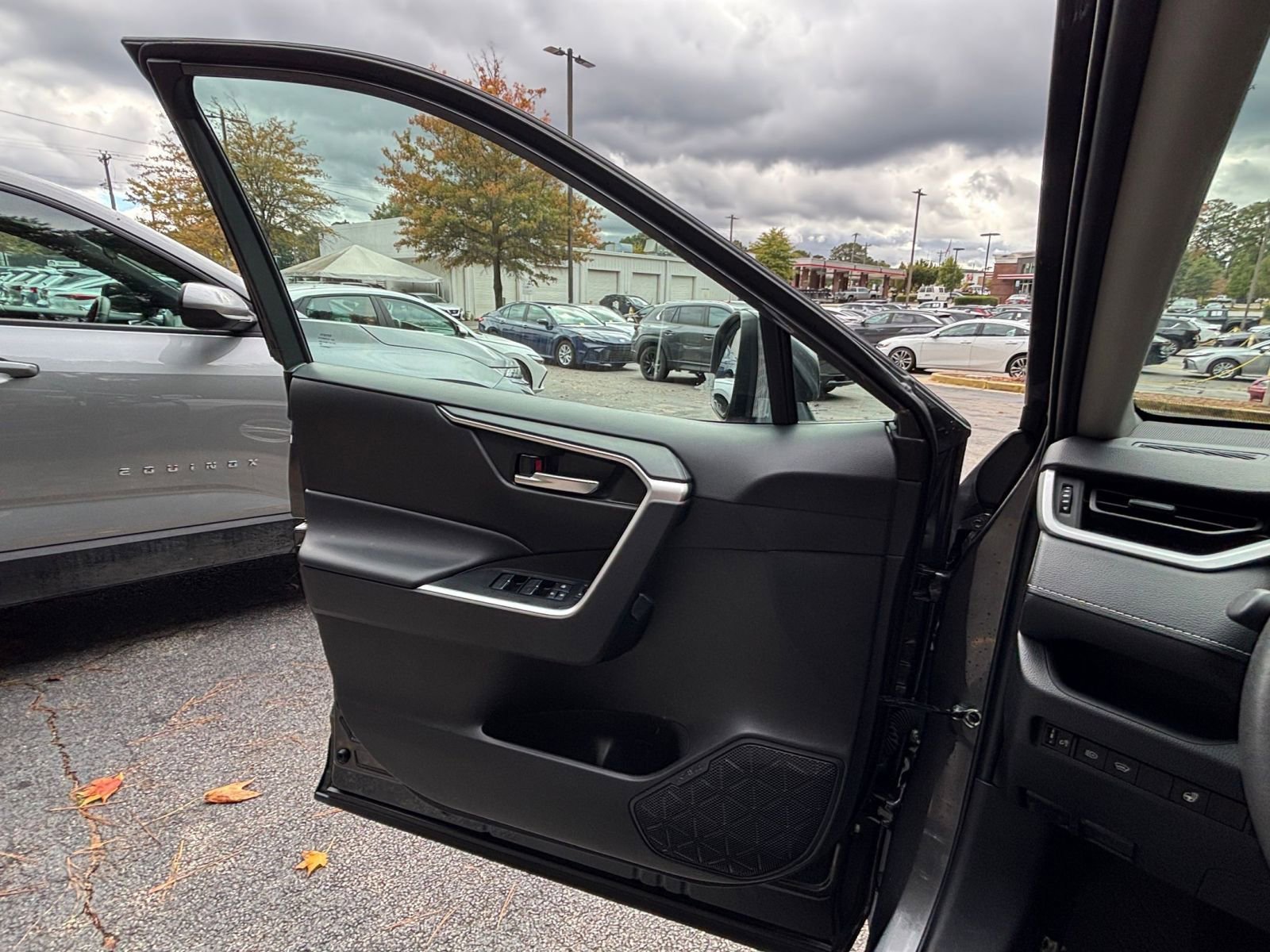 Used 2025 Toyota RAV4 XLE image 20