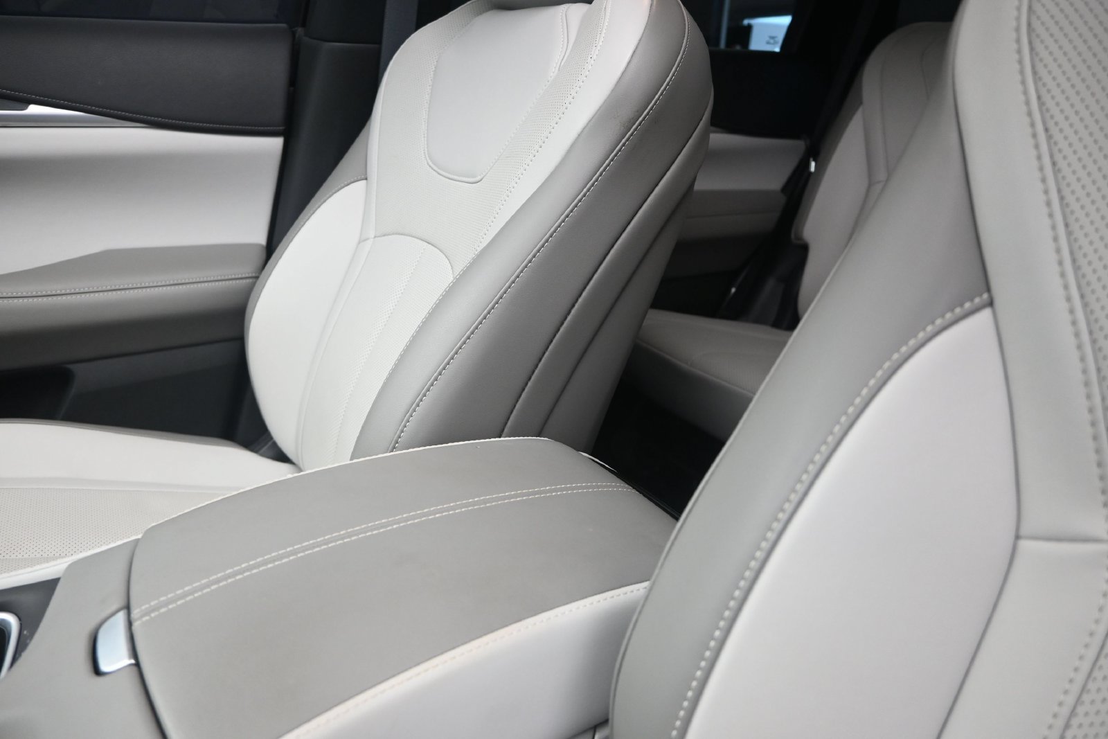 Certified 2026 INFINITI QX60 Luxe w/ Cargo Package FWD image 14