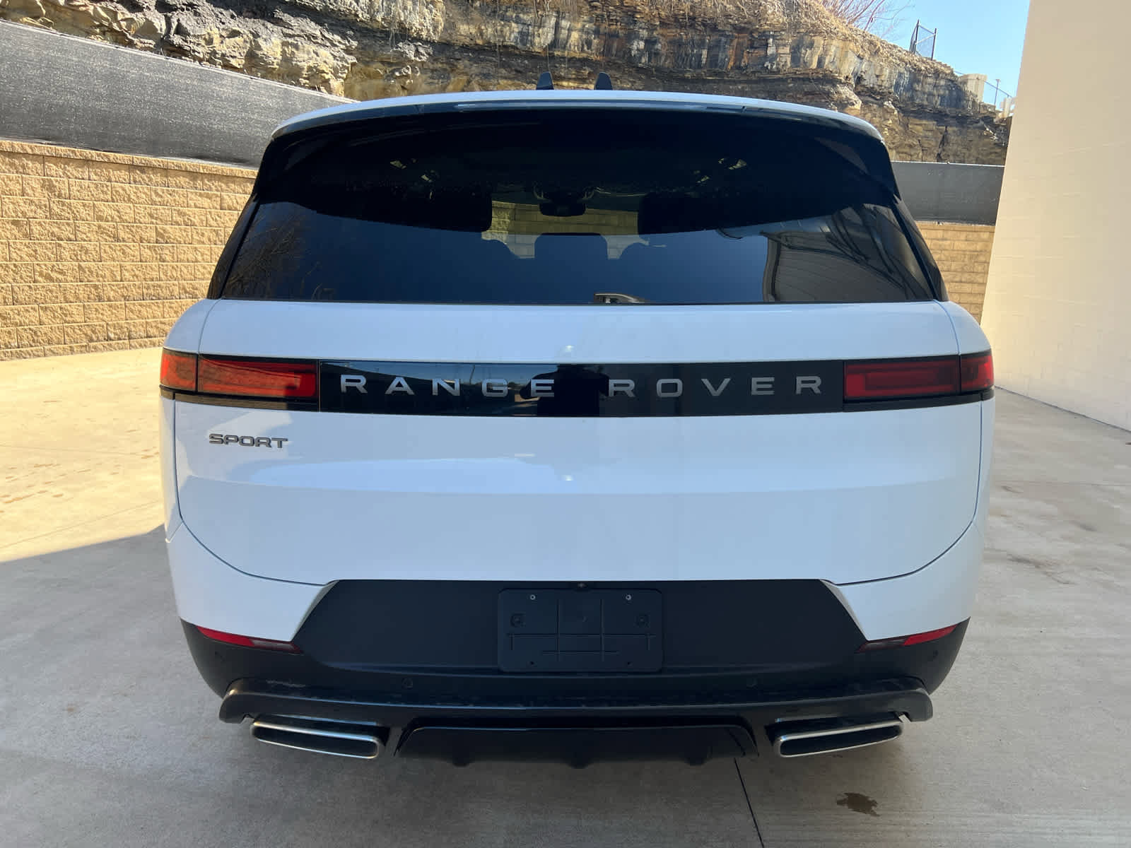 Used 2025 Land Rover Range Rover Sport image 4