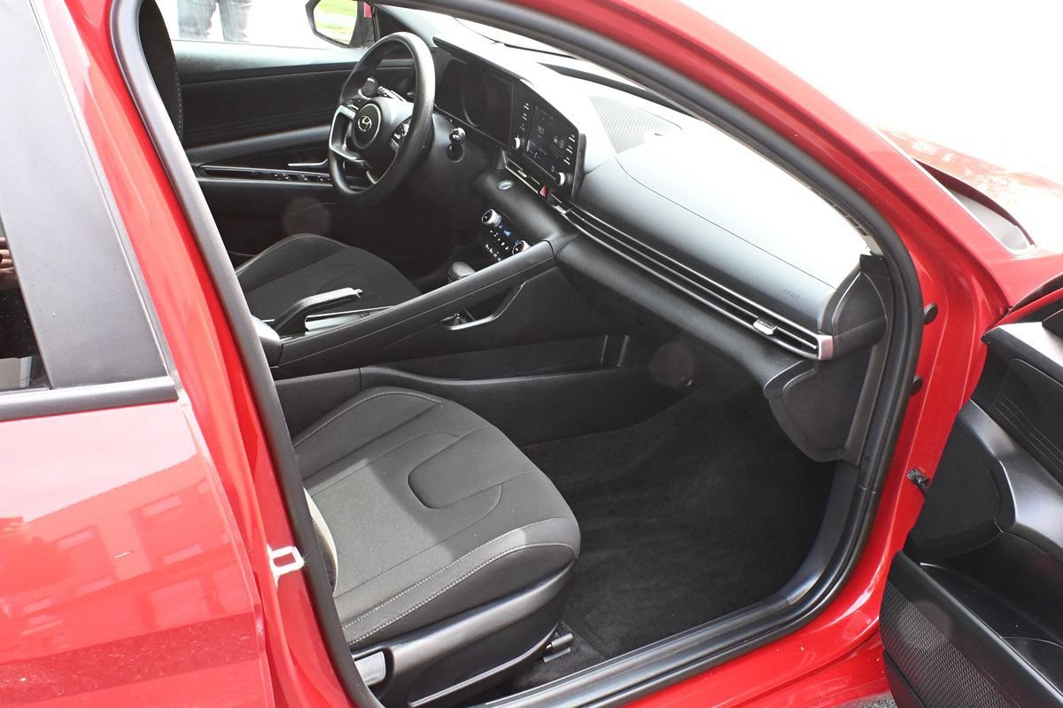 Used 2022 Hyundai Elantra SEL FWD image 10