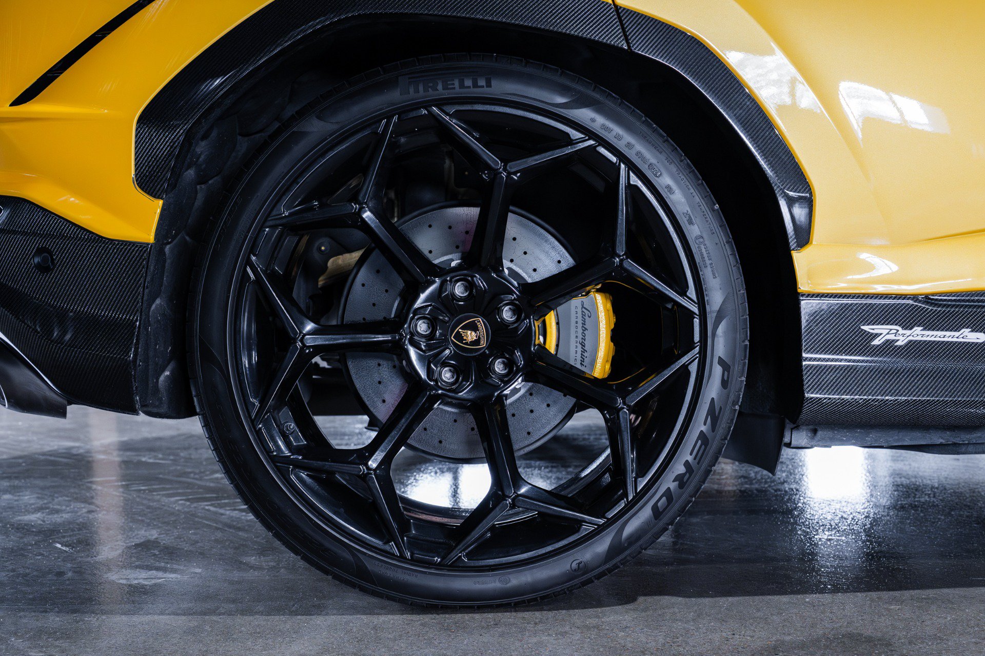 Used 2024 Lamborghini Urus Performante AWD/4WD image 34