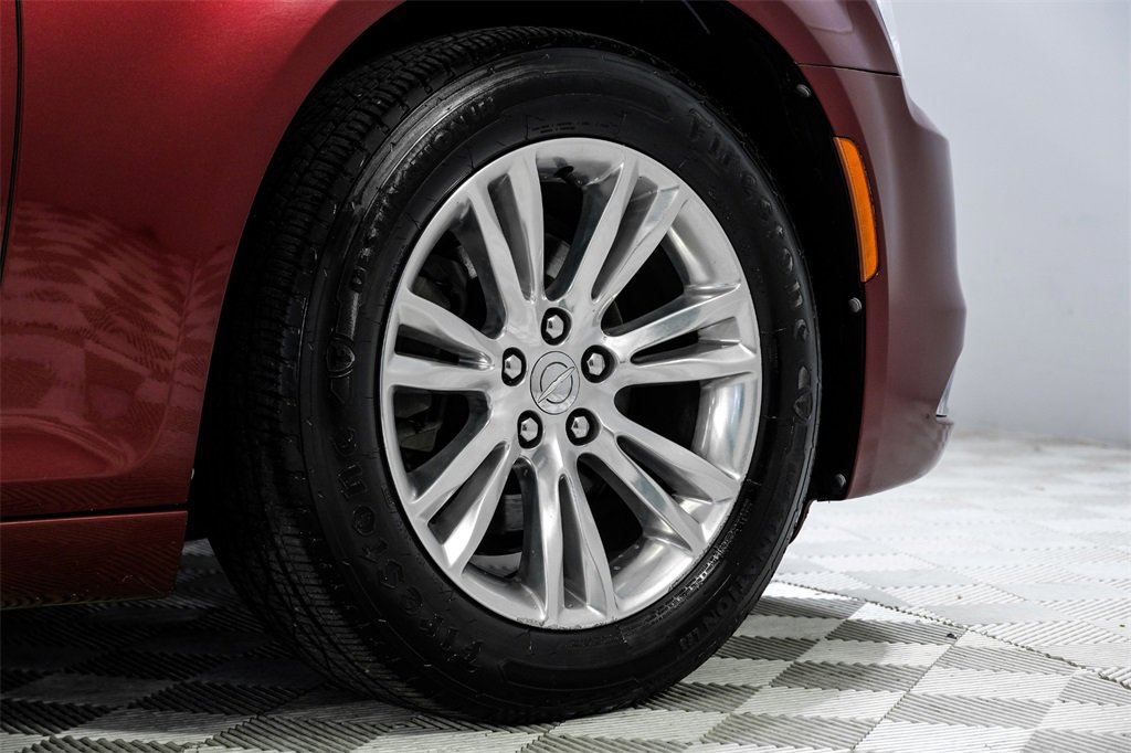 Used 2018 Chrysler 300 Touring L image 58