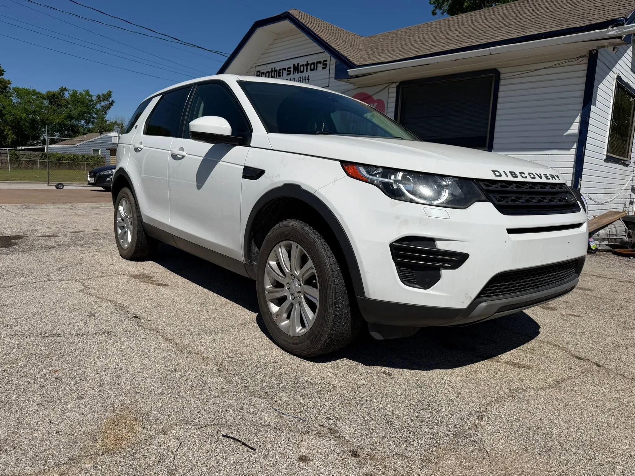 Used 2016 Land Rover Discovery Sport SE AWD/4WD image 2