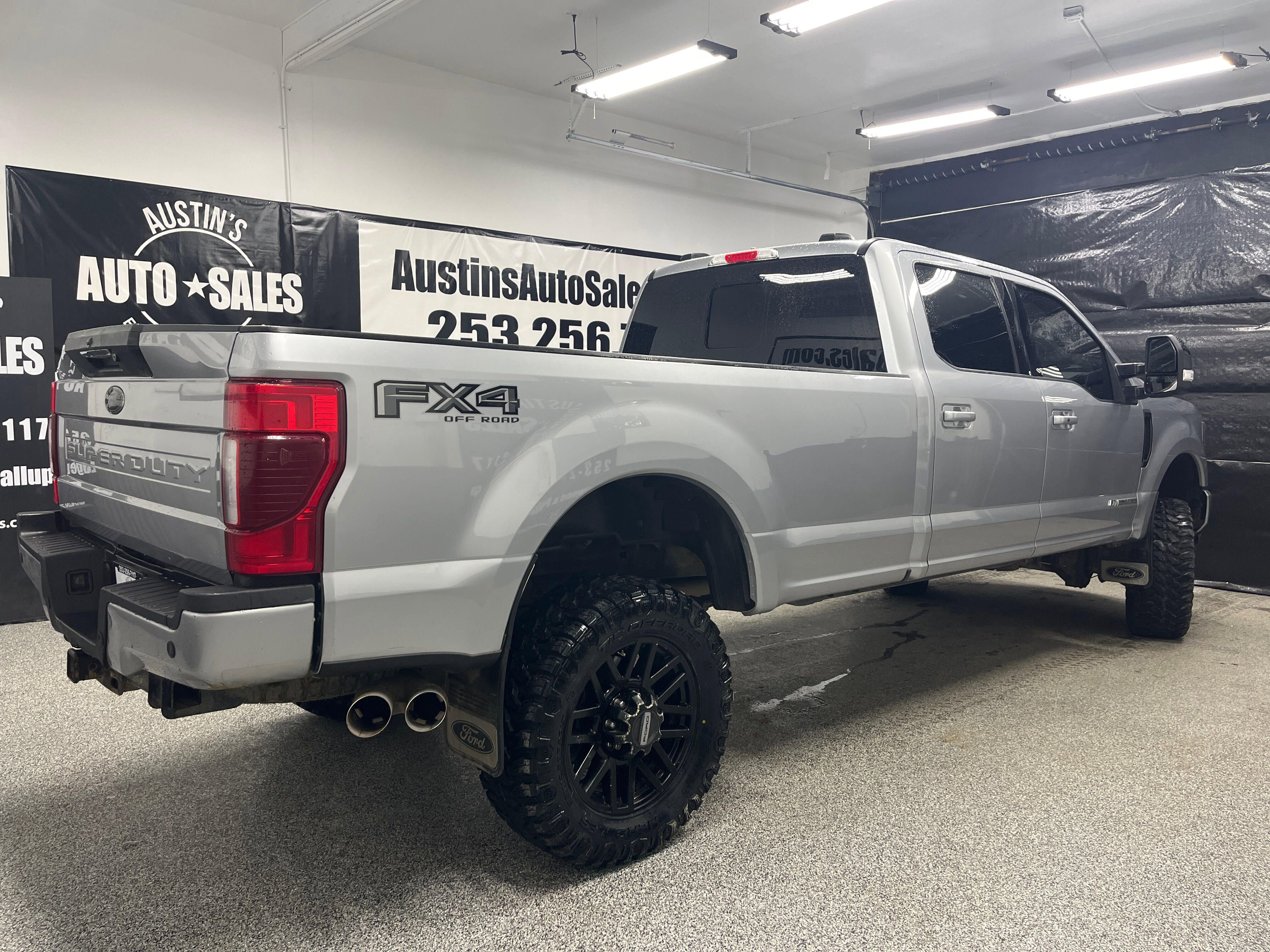 Used 2022 Ford F250 Lariat w/ Black Appearance Package image 3