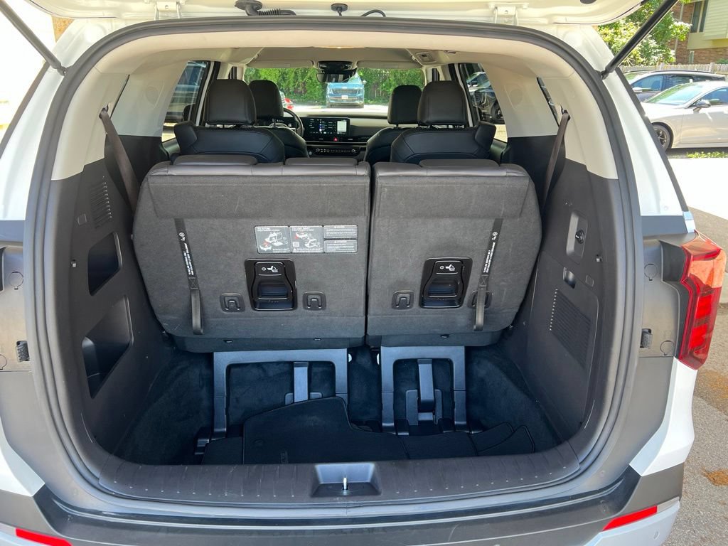 Certified 2025 Kia Carnival FWD image 10