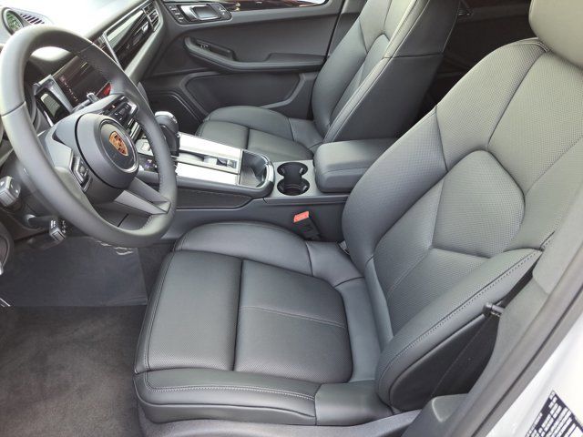 New 2026 Porsche Macan image 23