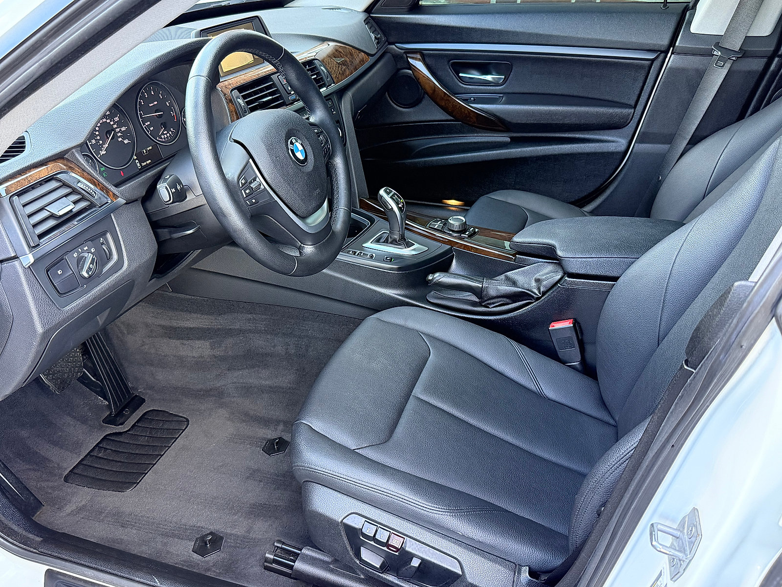 Used 2015 BMW 335i Gran Turismo xDrive AWD/4WD image 32