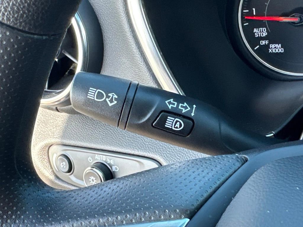 Used 2025 Chevrolet Blazer LT AWD/4WD image 21