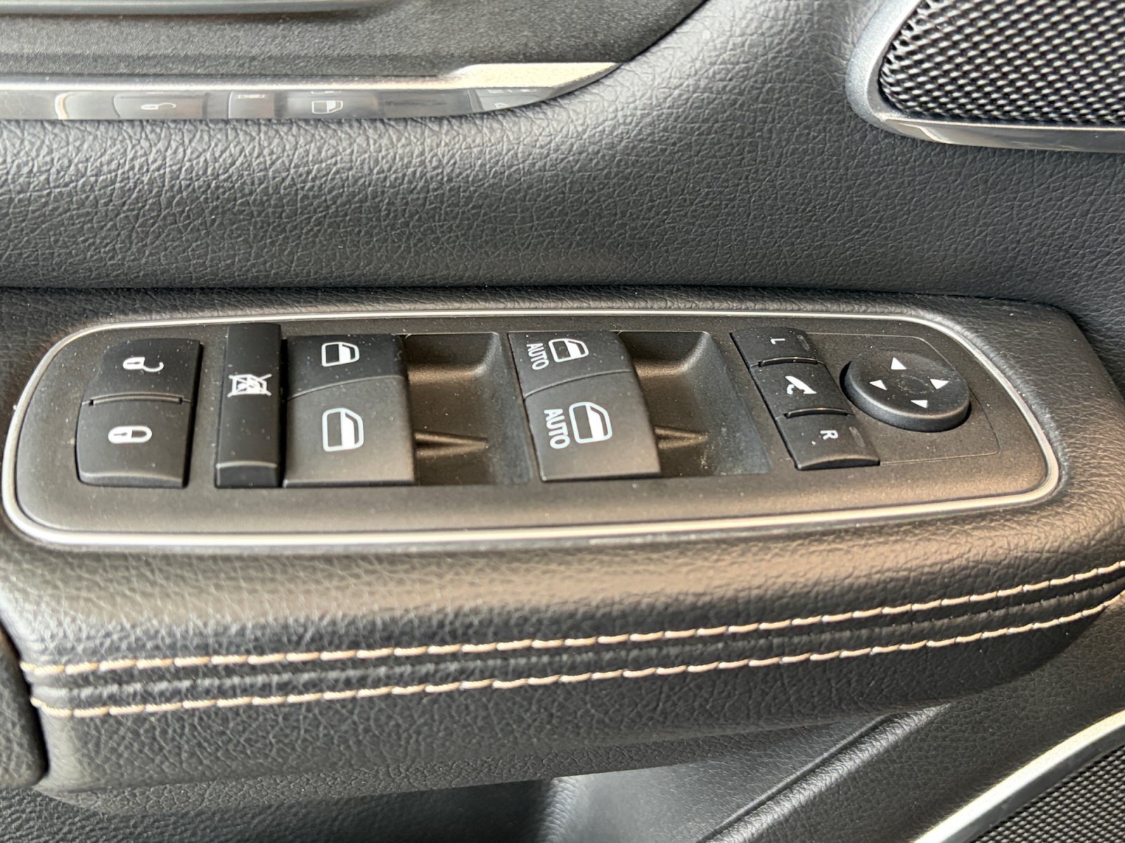 Used 2023 RAM 1500 Laramie AWD/4WD image 13