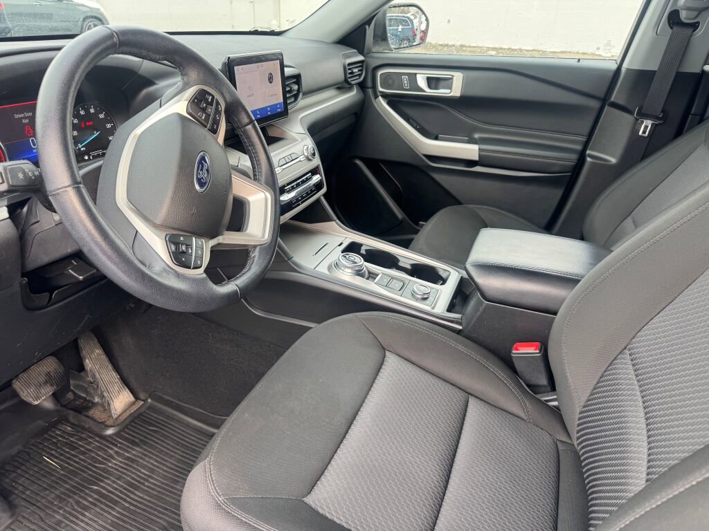 Used 2023 Ford Explorer XLT w/ Class IV Trailer Tow Package image 9