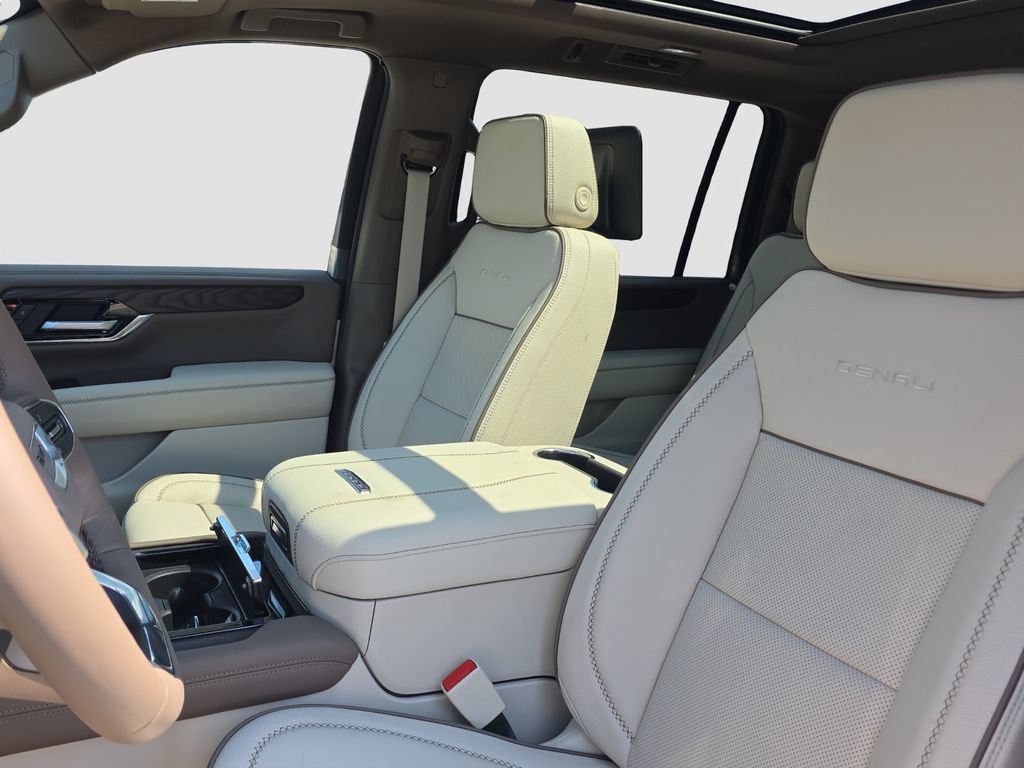 New 2026 GMC Yukon XL Denali w/ Advanced Technology Package AWD/4WD image 7