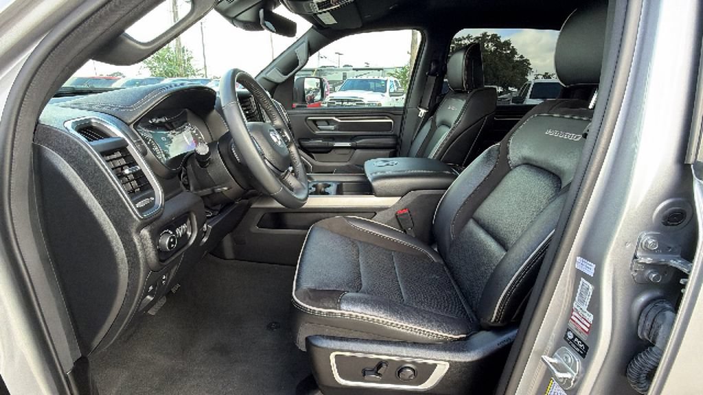 Used 2024 RAM 1500 Laramie AWD/4WD image 13