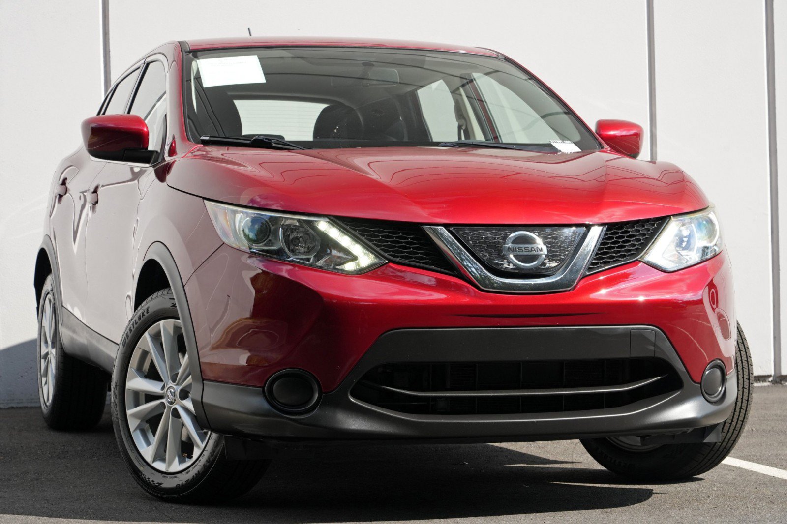 Used 2019 Nissan Rogue Sport S w/ Appearance Package FWD image 2