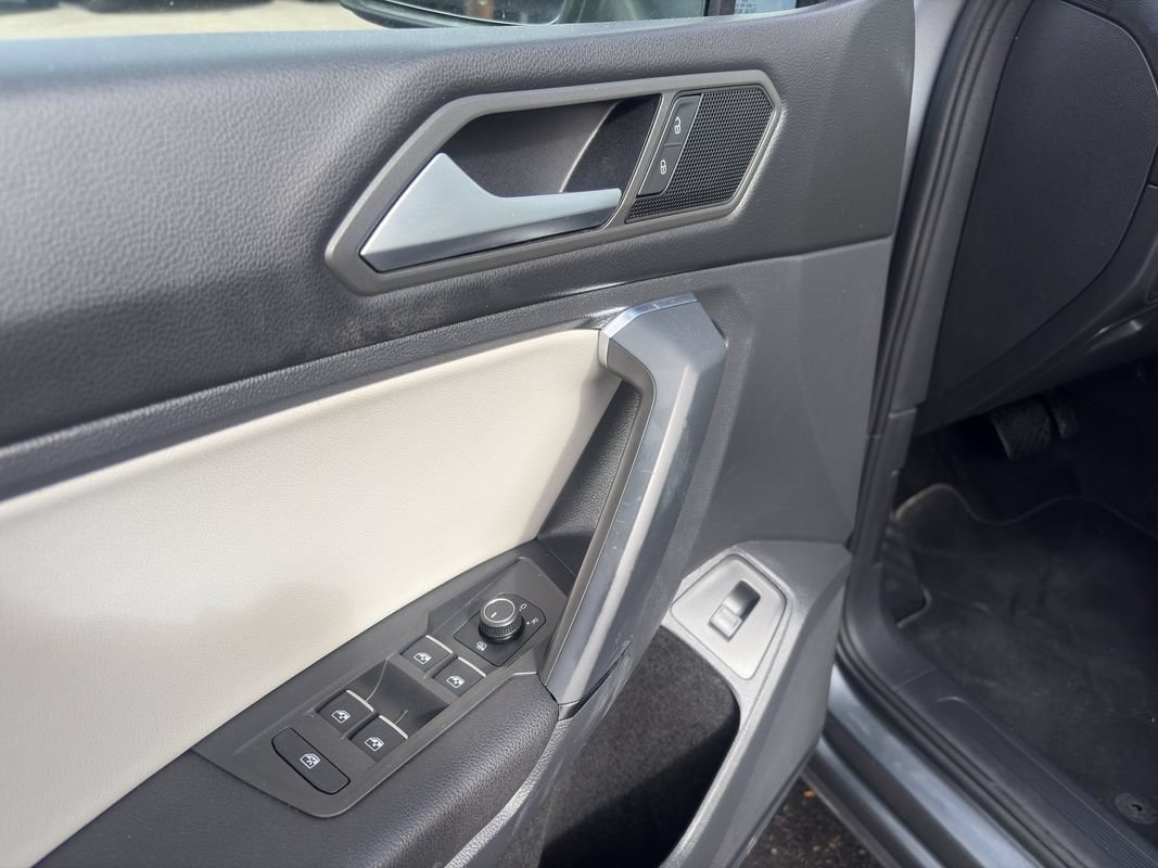 Used 2019 Volkswagen Tiguan SEL AWD/4WD image 14