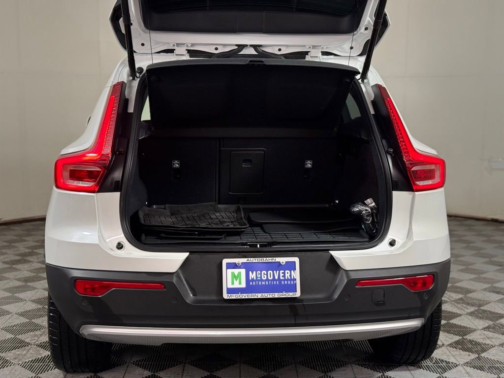 Used 2025 Volvo XC40 B5 Core w/ Protection Package Premier AWD/4WD image 6