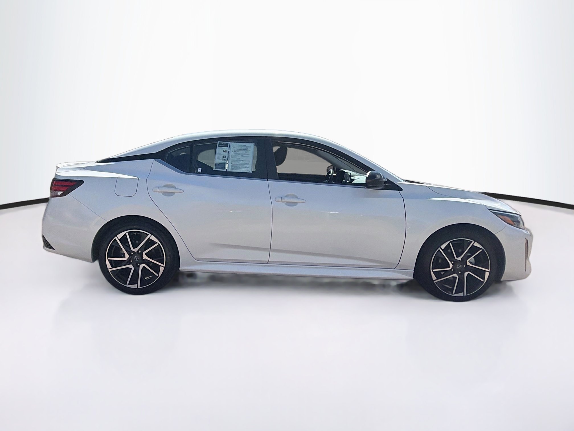 Used 2025 Nissan Sentra SR FWD image 10