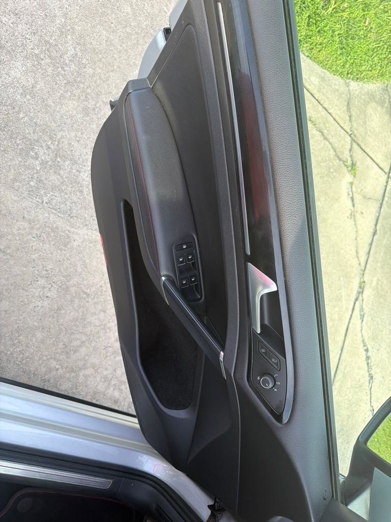 Used 2015 Volkswagen GTI Autobahn w/ Lighting Package (SEL) FWD image 28