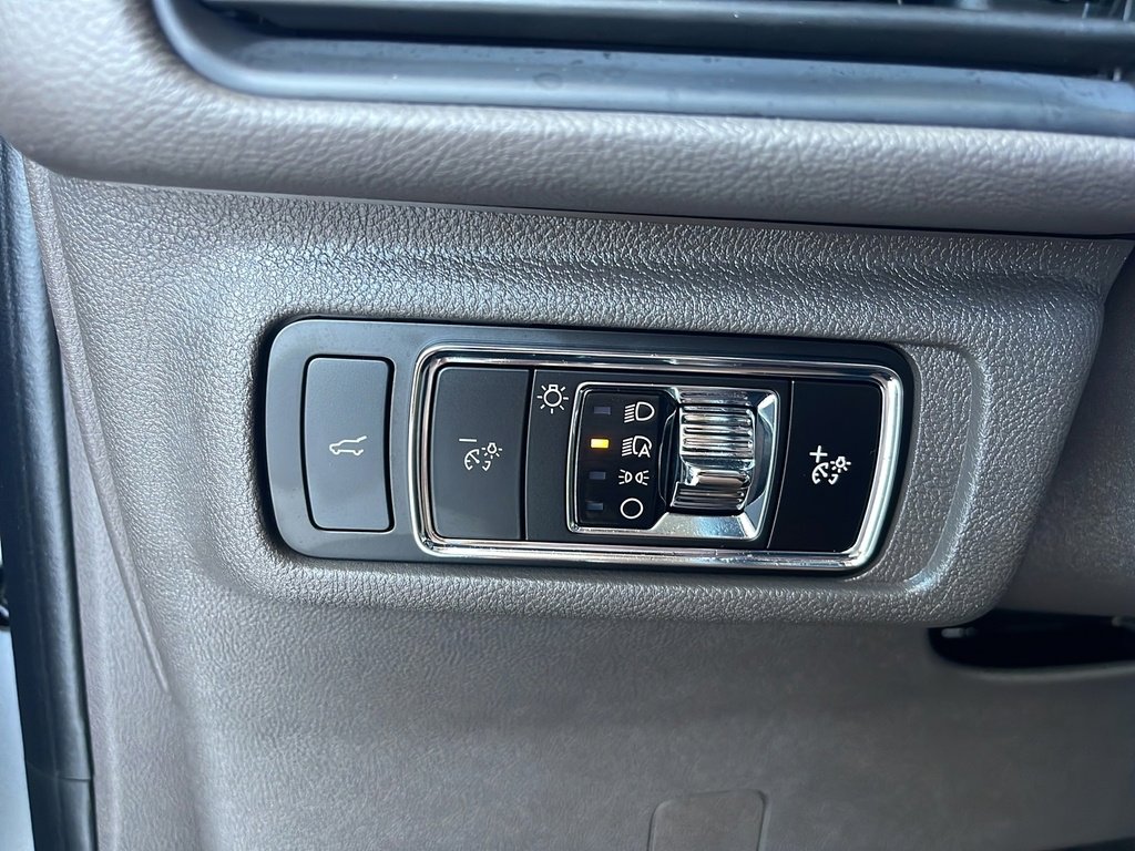 Used 2023 Lincoln Corsair Reserve w/ Equipment Group 201A image 25