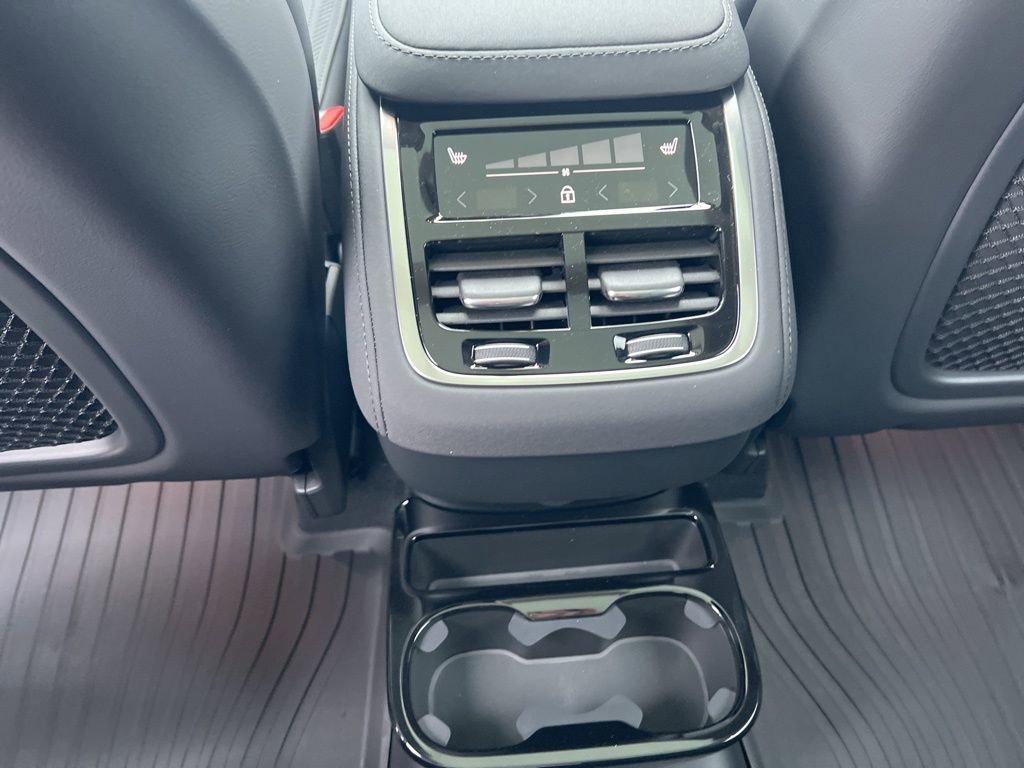 New 2026 Volvo XC90 B6 Plus w/ Protection Package Premier image 30