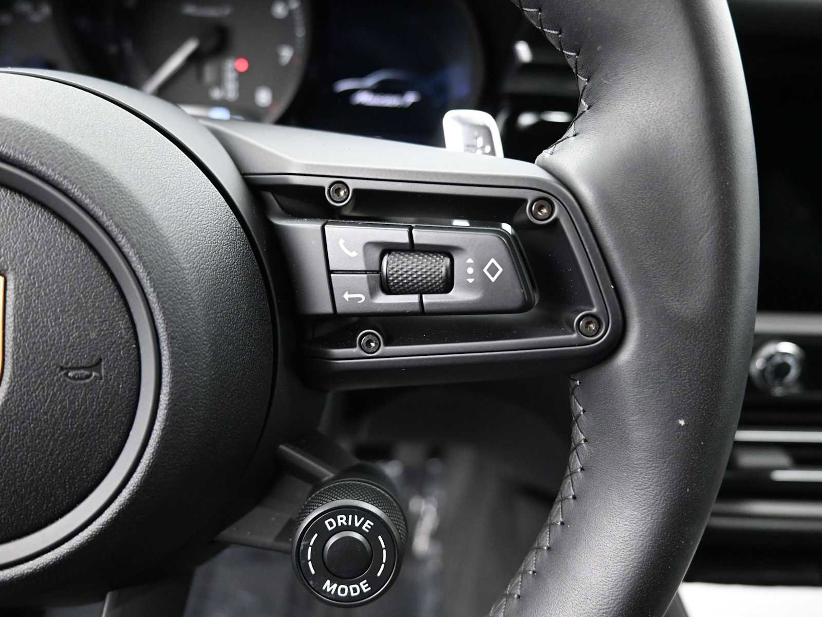 Certified 2025 Porsche Macan Turbo AWD/4WD image 13