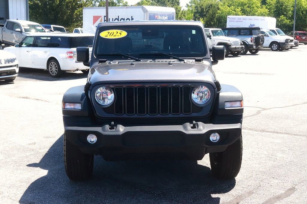 Used 2025 Jeep Wrangler Unlimited Sport AWD/4WD image 2