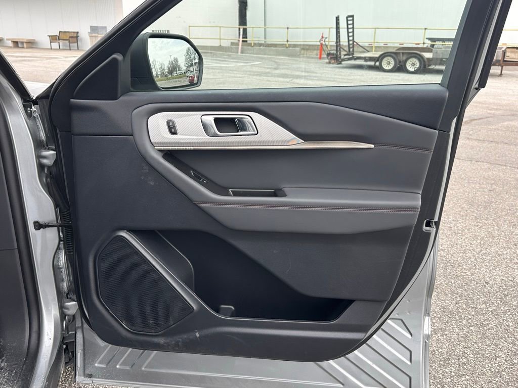 Used 2025 Ford Explorer Active w/ Active Comfort Package image 24