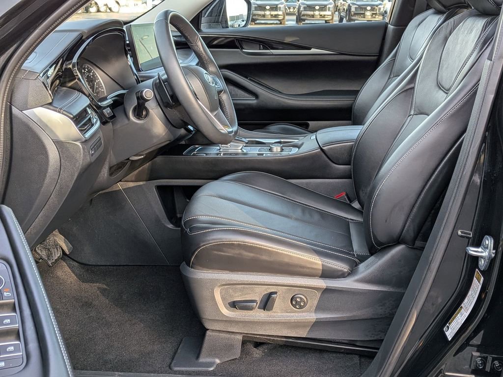 Used 2025 INFINITI QX60 Pure image 11