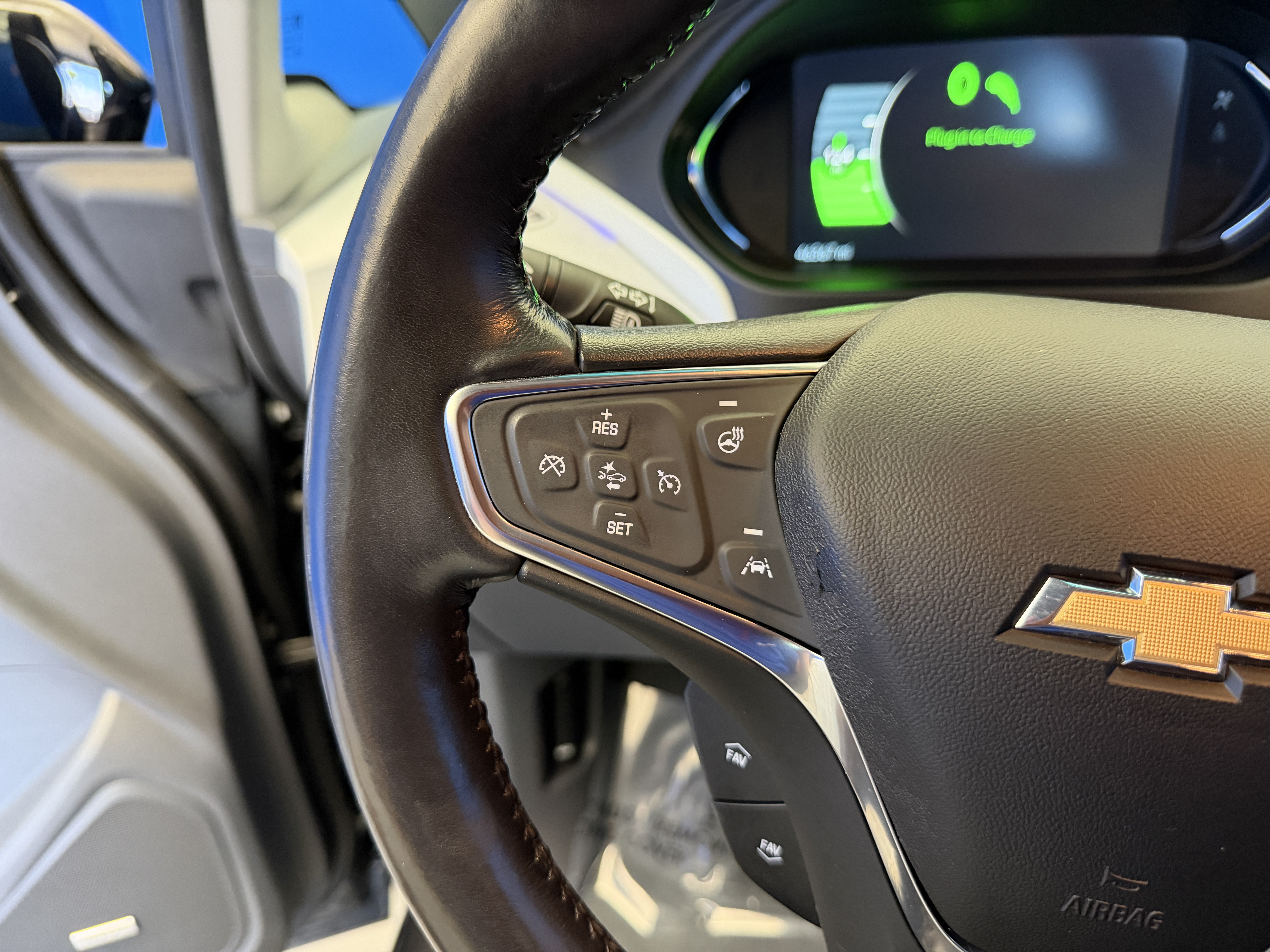 Used 2020 Chevrolet Bolt Premier w/ Infotainment Package FWD image 15