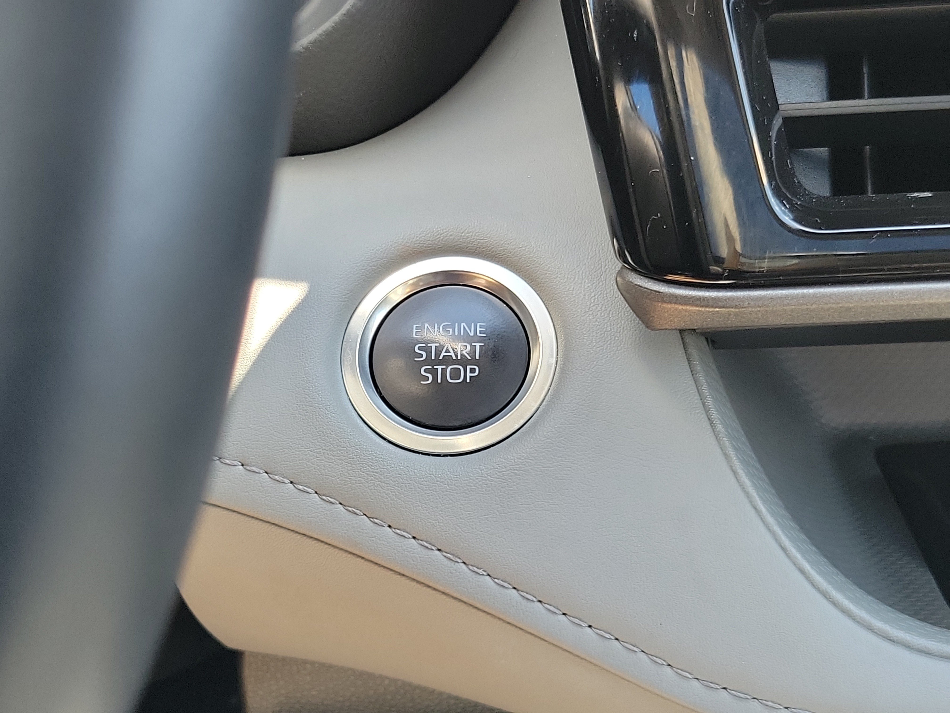 Certified 2025 Toyota Highlander XLE FWD image 30