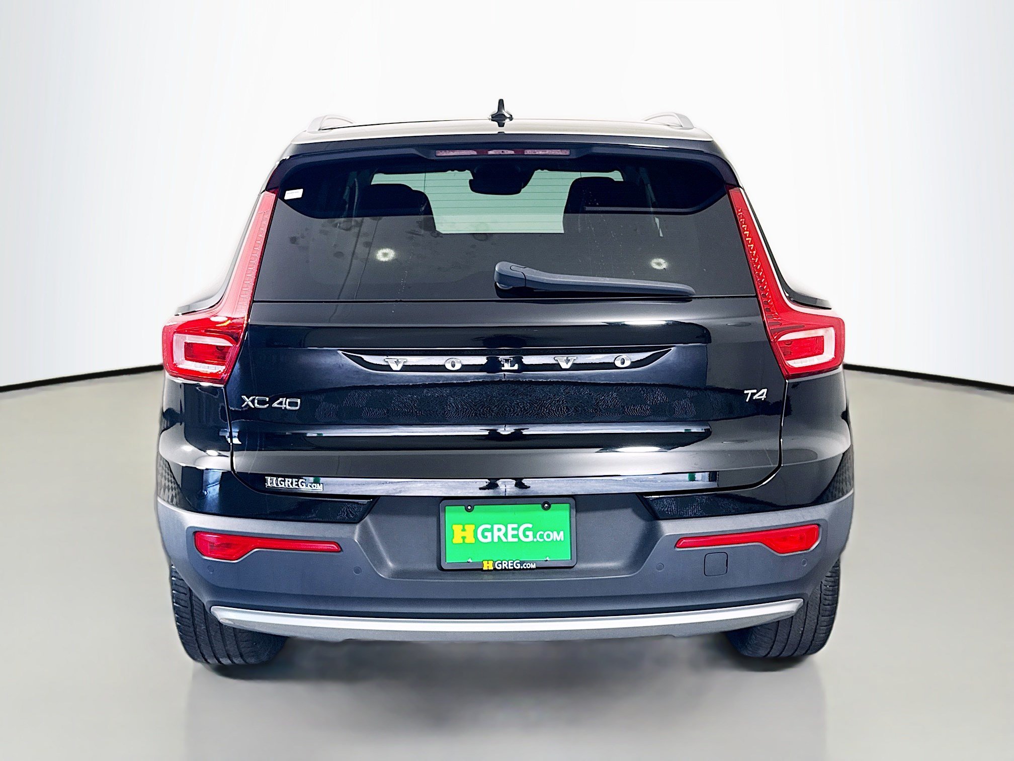 Used 2022 Volvo XC40 T4 Momentum FWD image 8