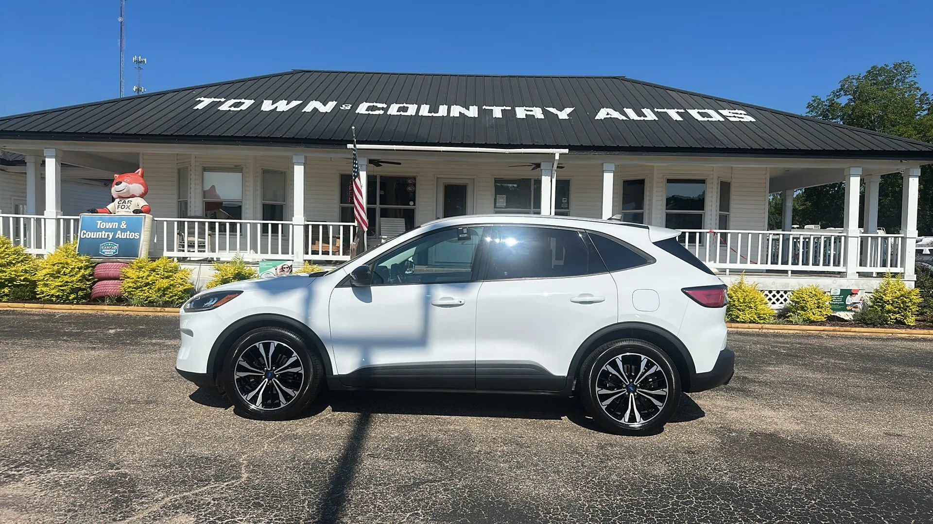 Used 2022 Ford Escape SE w/ SE Sport Appearance Package FWD image 8