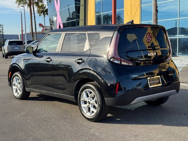 Certified 2025 Kia Soul LX image 3
