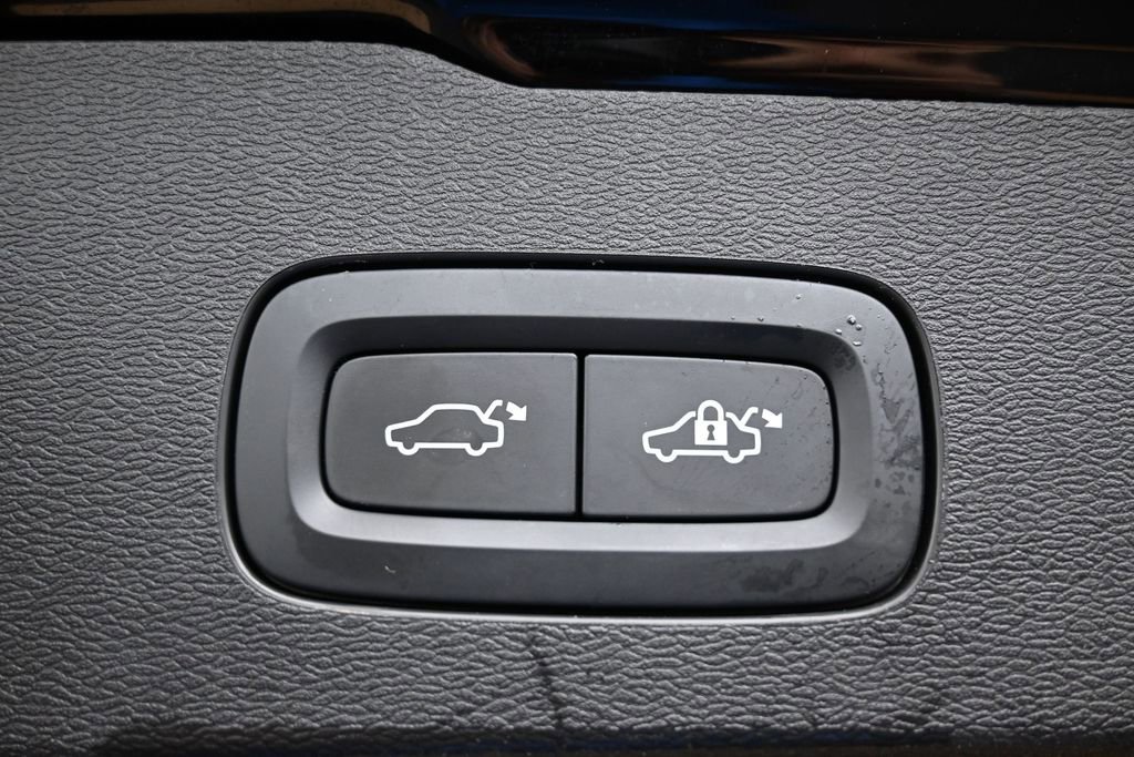Used 2025 Volvo V60 B5 Cross Country Plus AWD/4WD image 17