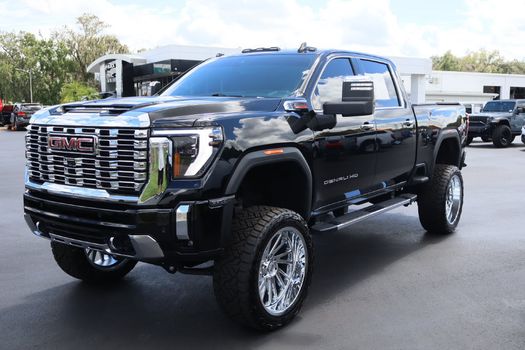 Used 2025 GMC Sierra 2500 Denali w/ Denali Reserve Package AWD/4WD image 5